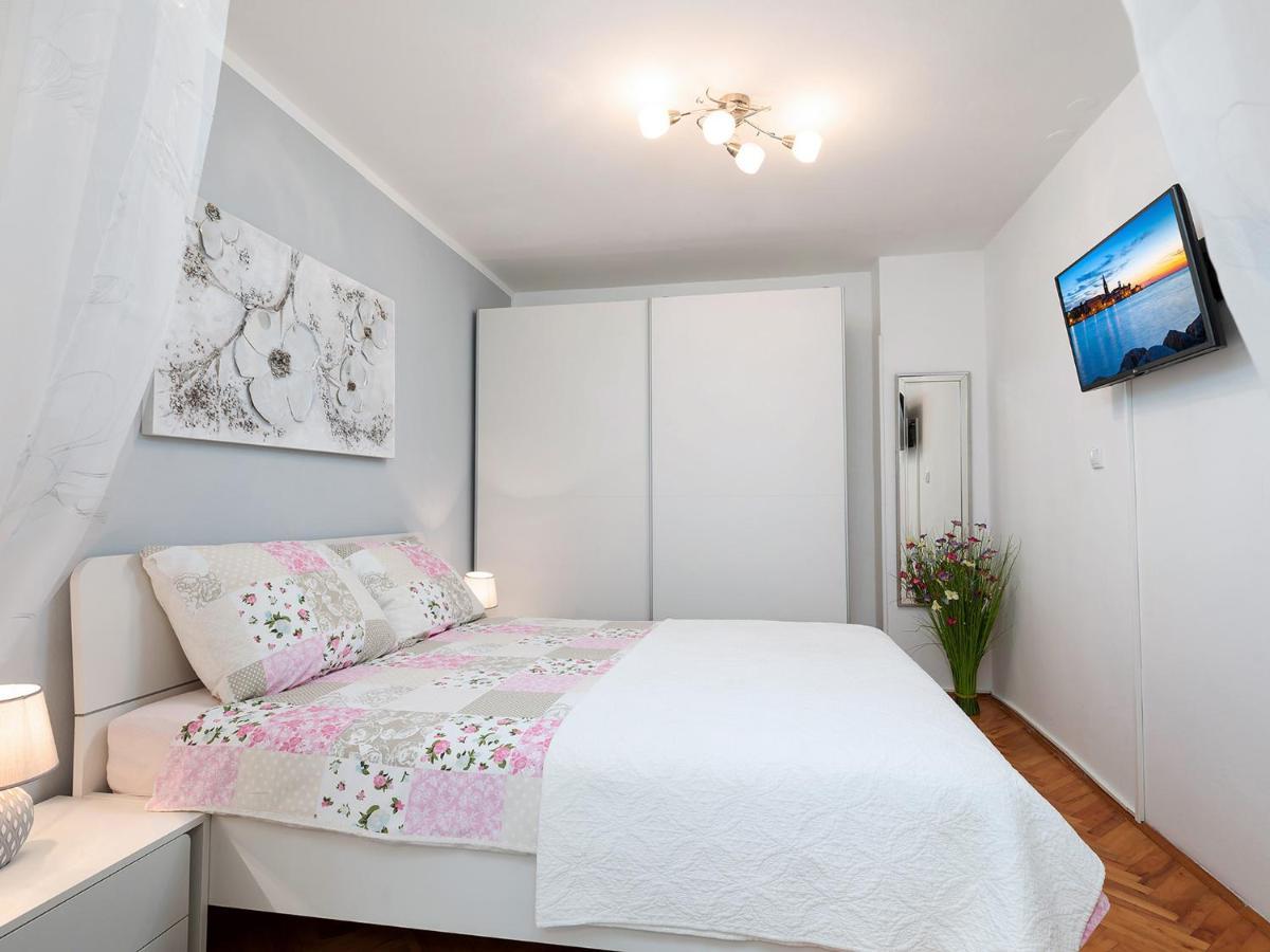 Apartment Manuel Пореч Екстер'єр фото